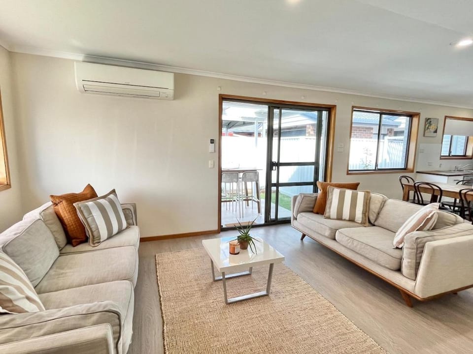 Casa Al Mare- family and pet friendly, close to everything House in Burleigh Heads
