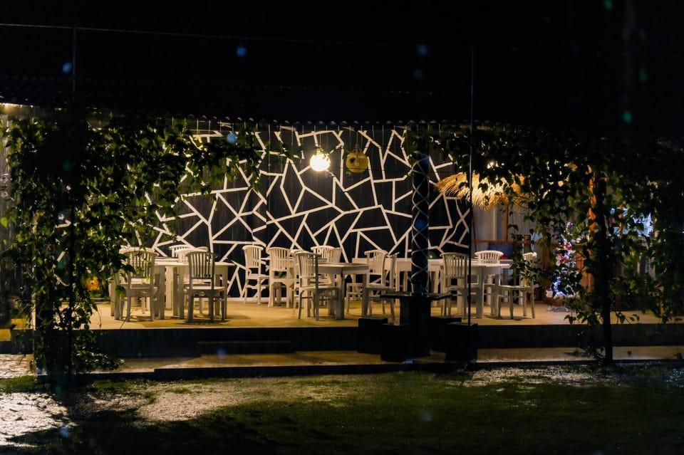 Restaurant/places to eat, Night, Breakfast