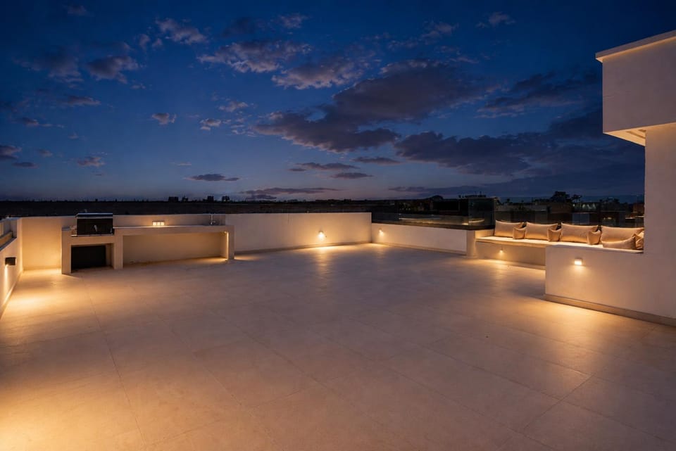 Night, View (from property/room), Balcony/Terrace