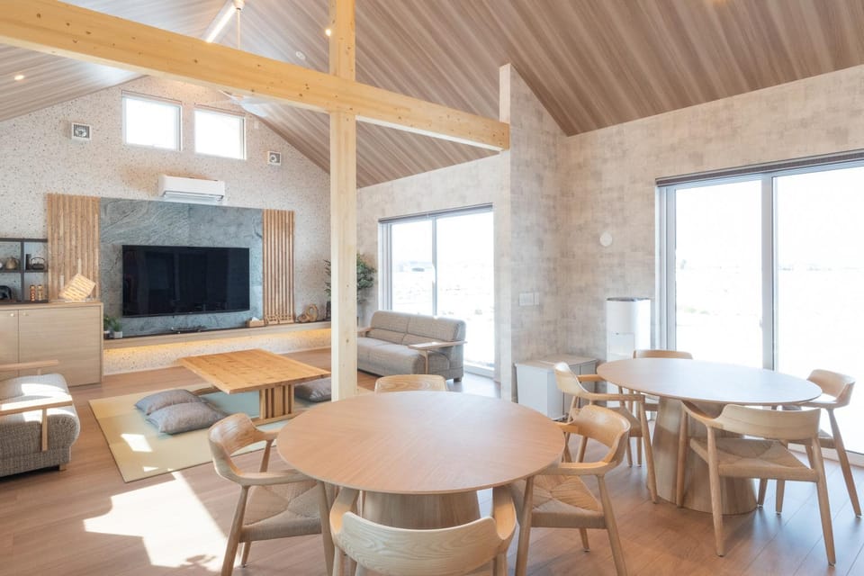 Living room, Dining area