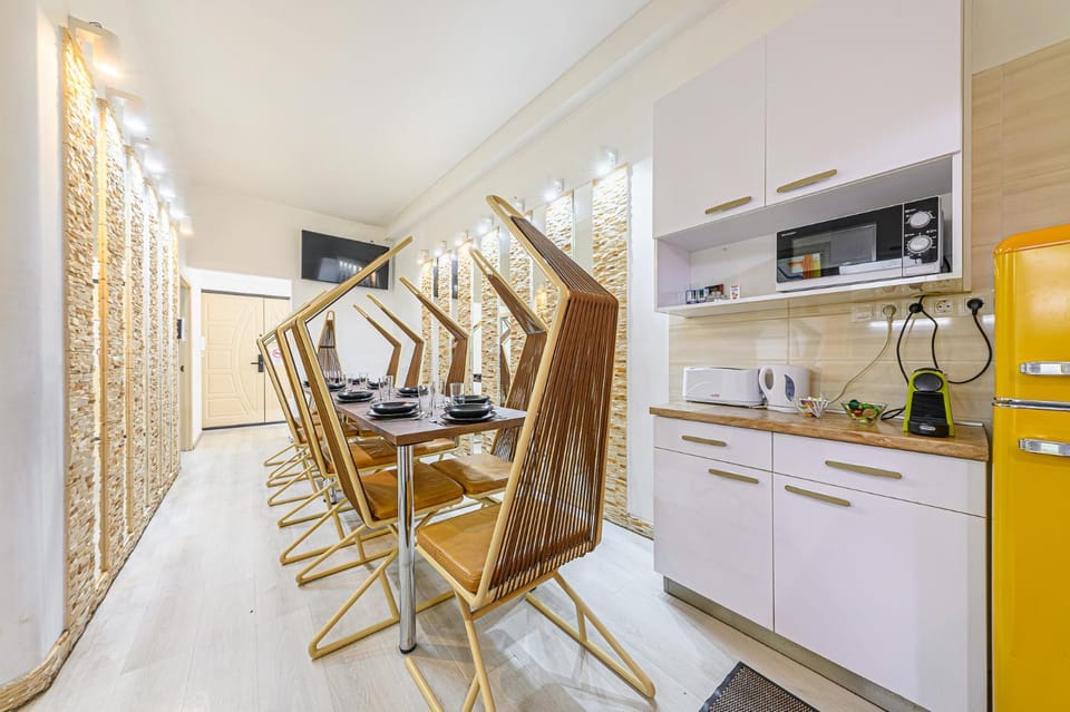 Dining area, kitchen