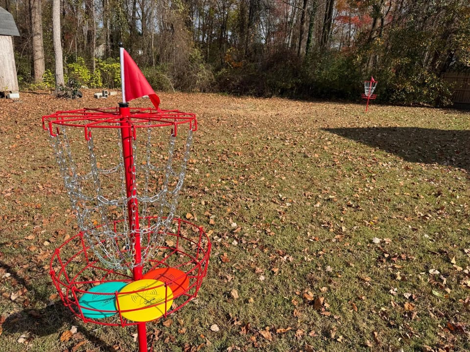 Gamers & Disc Golfers Dream Stay! Spacious 4BR in Peaceful Setting House in North Carolina