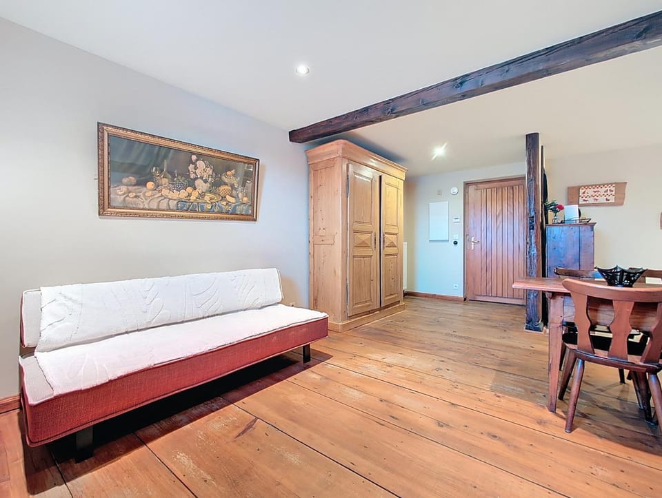 Living room, Seating area, wardrobe