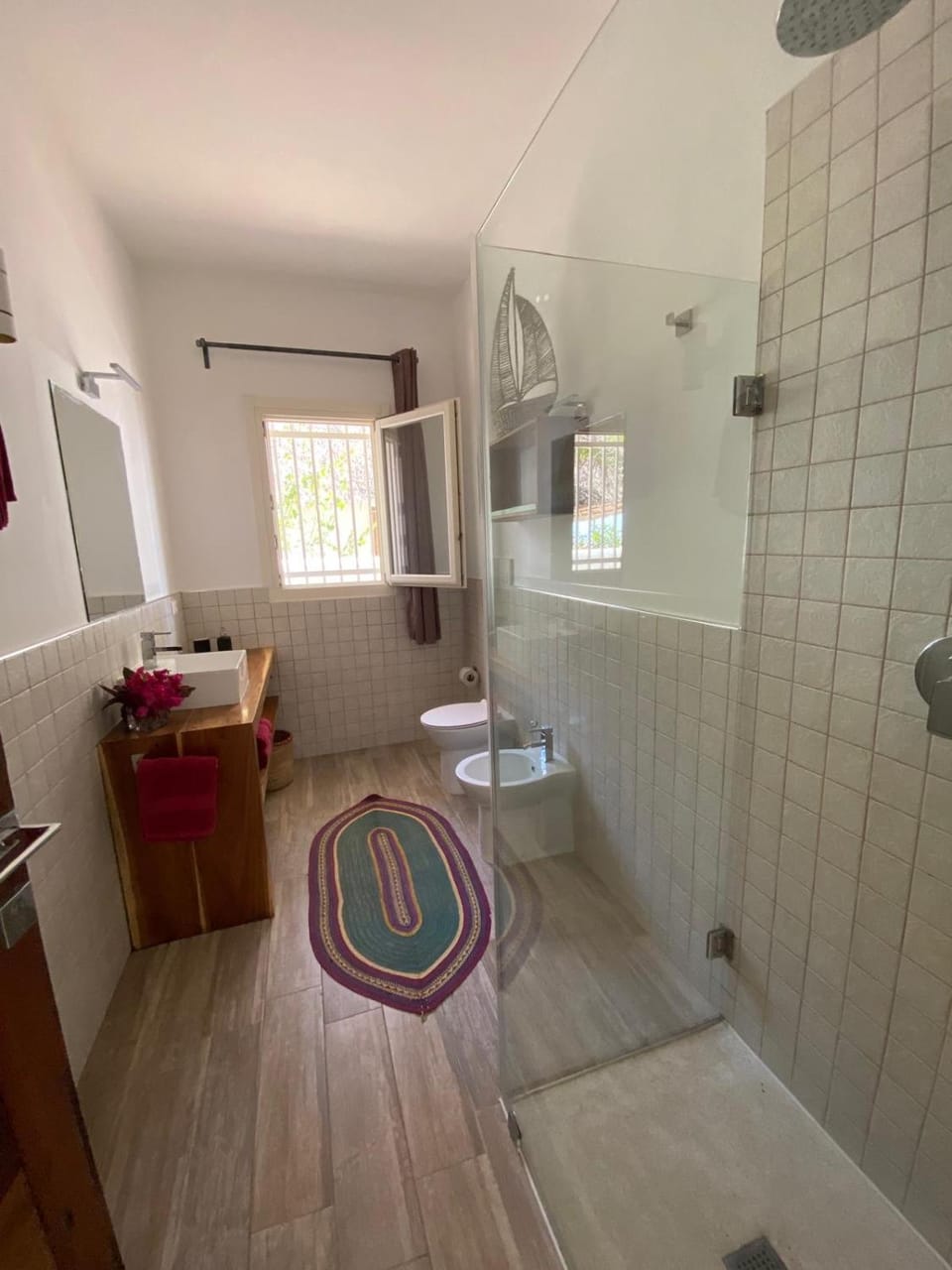 Shower, Toilet, Bathroom, Bath, towels