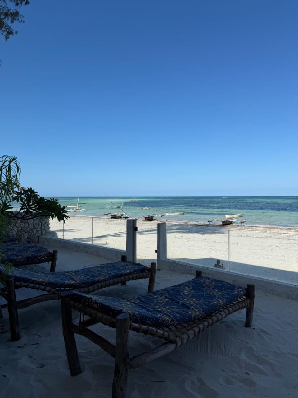 Day, Natural landscape, Dining area, Beach, Sea view, sunbed