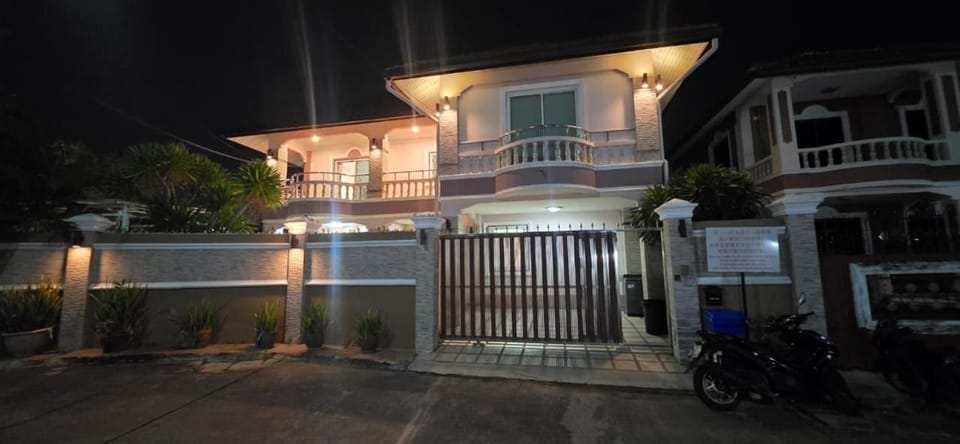 Ketki Luxury Pool Villa PearlShore Pattaya Villa in Pattaya City