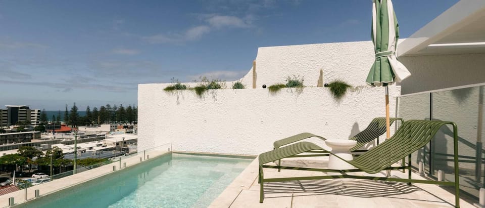 Swimming pool, sunbed