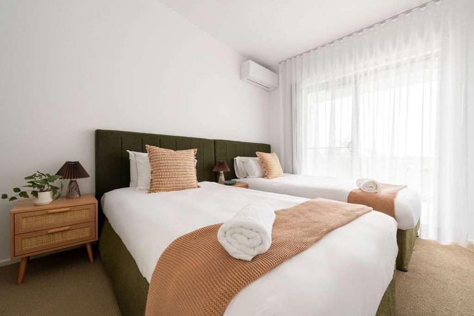 Bed, Bedroom, air conditioner