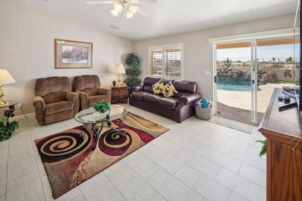 Havasu Hacienda - Pool Hot Tub Outdoor Kitchen House in Lake Havasu City