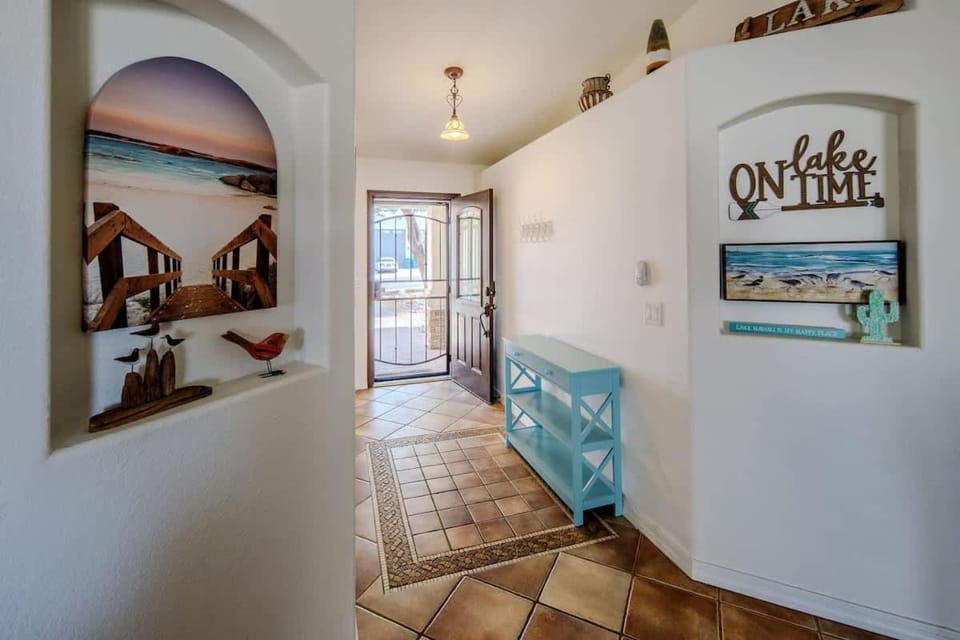 Havasu Sunset Hideaway-Swim Up Pool Bar & Firepit House in Lake Havasu City