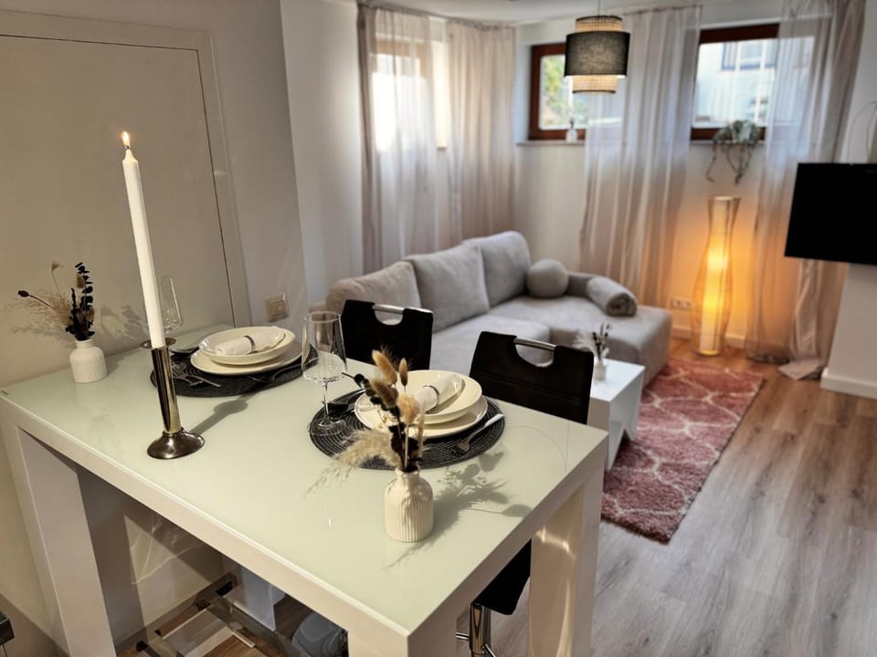 TV and multimedia, Seating area, Dining area