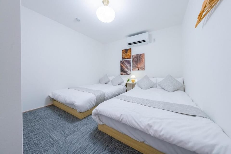 守2 商店街横の庭園を楽しむお風呂付きの宿 グループ向けの4寝室 ベッド12点 バスルーム3点 Apartment in Osaka