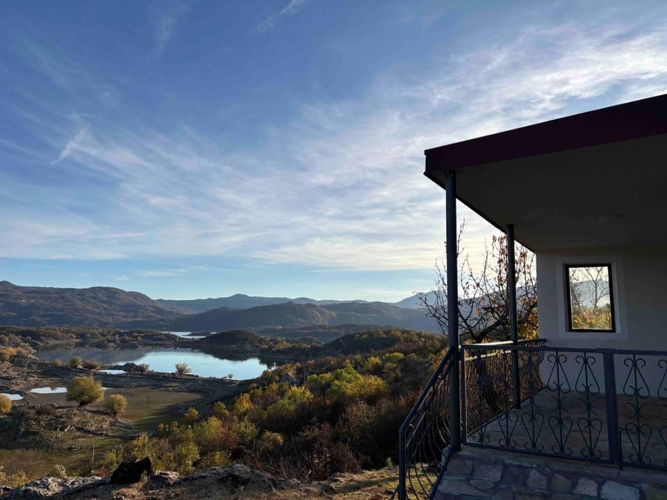 Property building, Natural landscape, Balcony/Terrace, Lake view, Mountain view