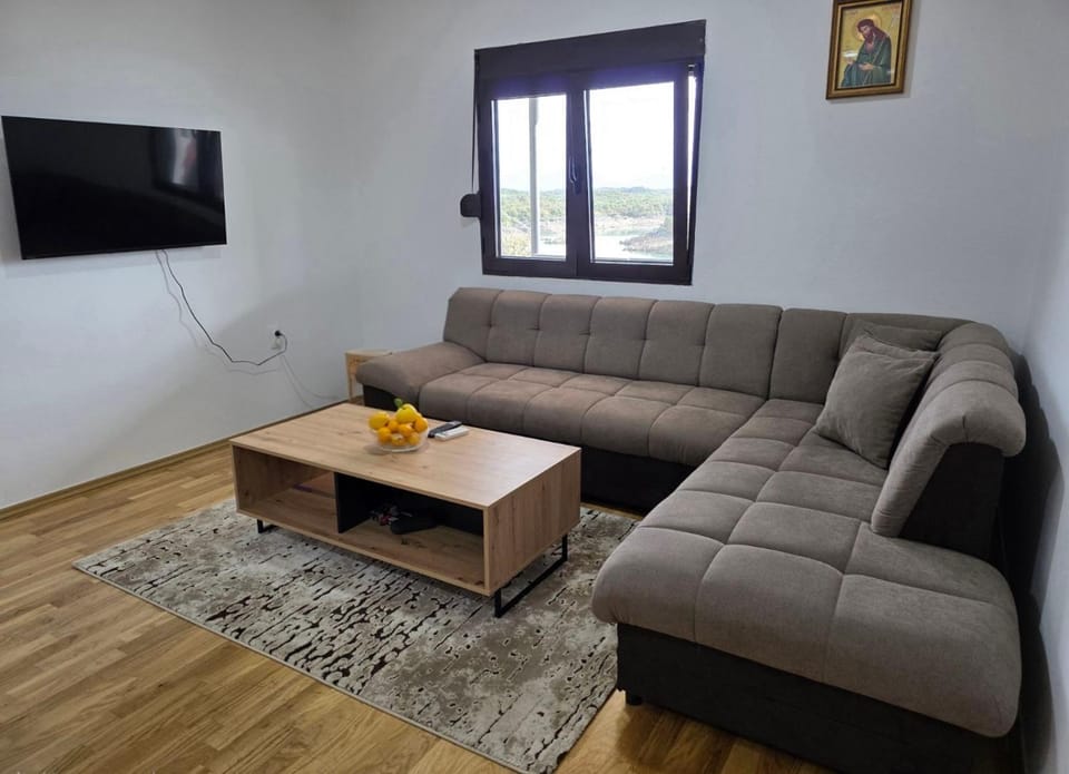 Communal lounge/ TV room, TV and multimedia, Living room, Seating area, Evening entertainment