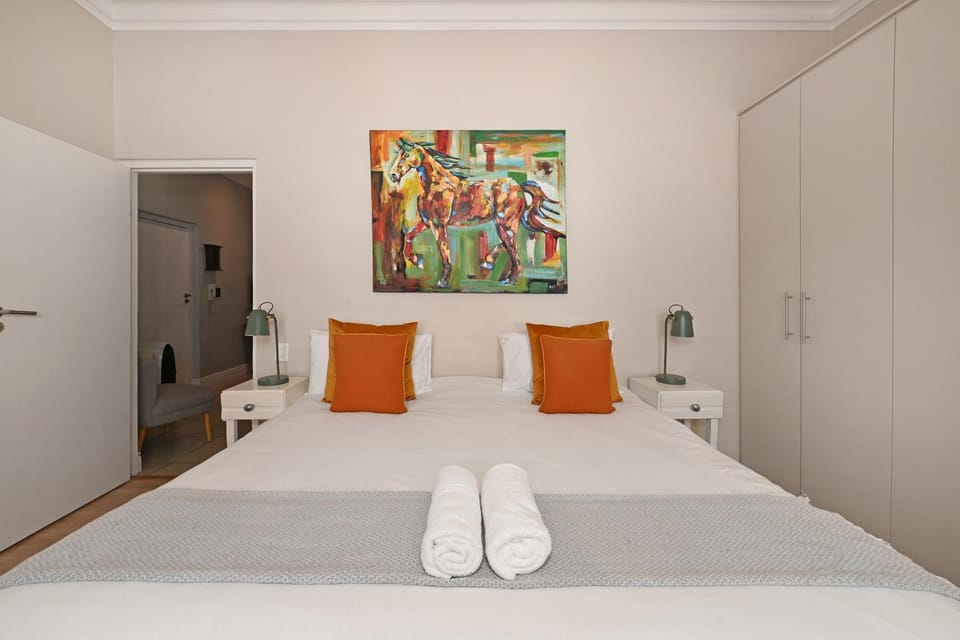 Charming Sea Point 1 Bed with Leafy Patio Apartment in Sea Point
