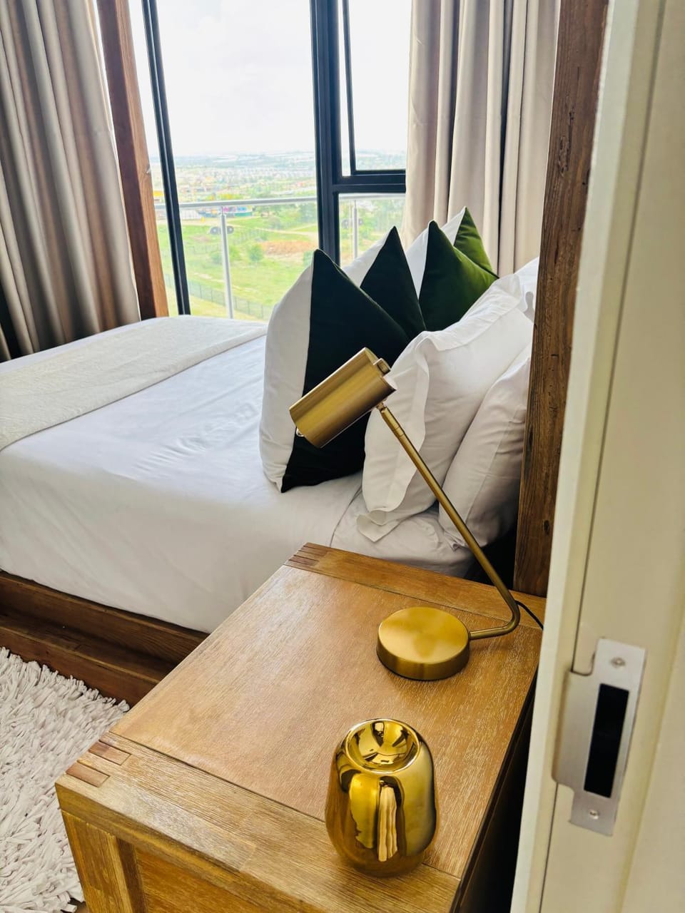Thango Executives Gallileo Ellipse Apartment in Sandton