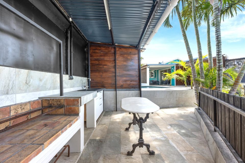 Patio, Day, kitchen