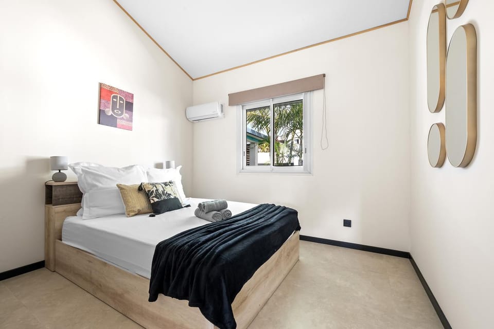 Bed, Photo of the whole room, Bedroom, towels, air conditioner