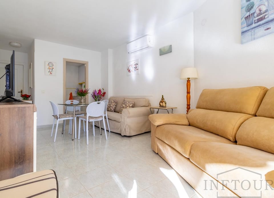 Communal lounge/ TV room, Living room, Dining area
