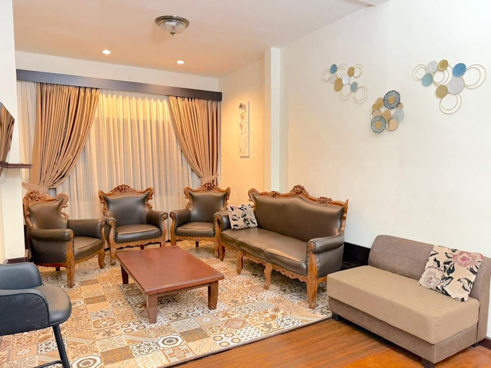 Living room, Seating area