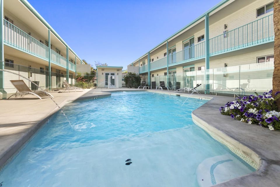 Contemporary Studio Hub in DTPH - Pool & Parking Apartment in Phoenix