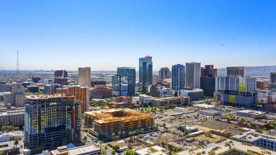 Contemporary Studio Hub in DTPH - Pool & Parking Apartment in Phoenix