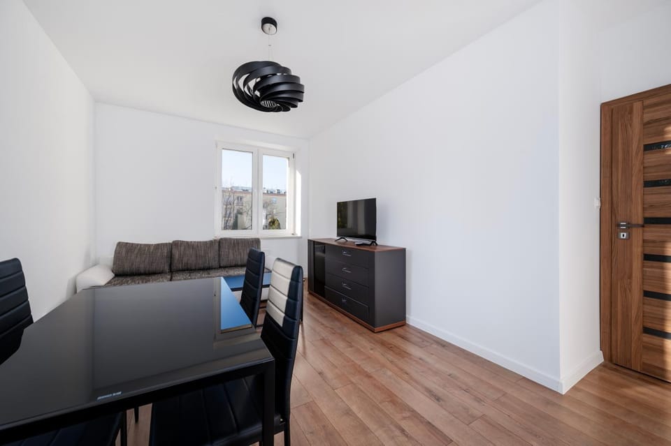 TV and multimedia, Living room, Seating area, Dining area, Evening entertainment