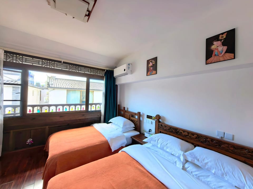 Bed, Photo of the whole room, Bedroom, air conditioner