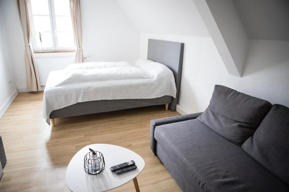 Bed, Living room, Bedroom