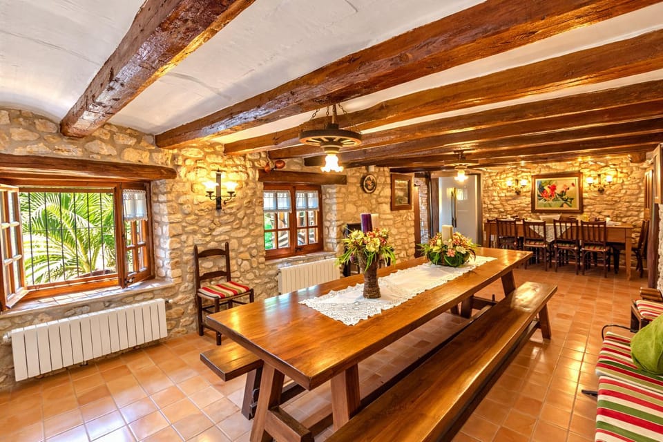 Catalunya Casas Majestic history for 32 guests, 10km to the beach Villa in Baix Penedès