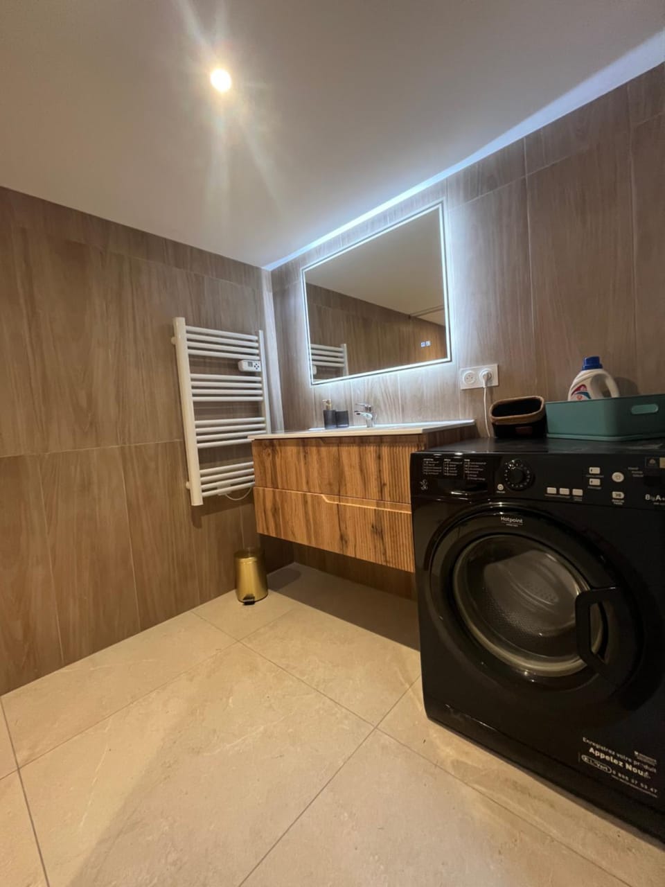 Bathroom, washing machine