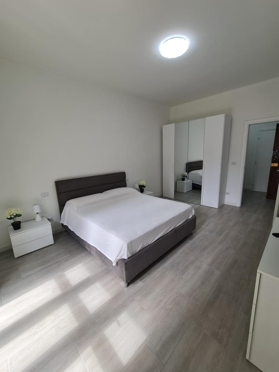 Bed, Photo of the whole room, Bedroom, wardrobe