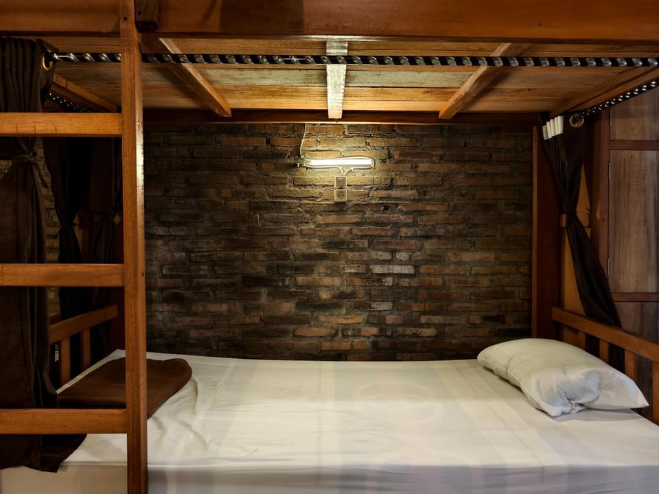 Bed, bunk bed