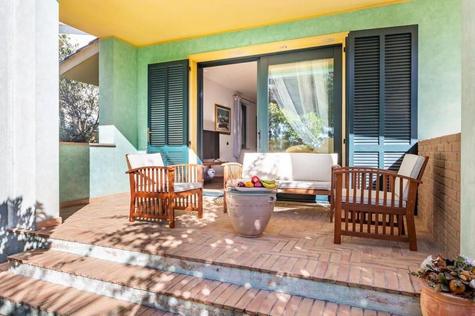 Patio, Day, Balcony/Terrace, Dining area, Garden view