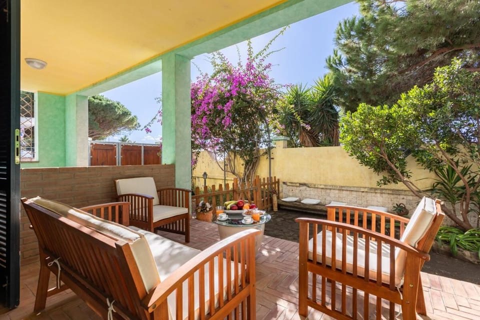 Patio, Spring, Day, Garden, Garden, View (from property/room), Balcony/Terrace, Living room, Seating area, Dining area, Garden view