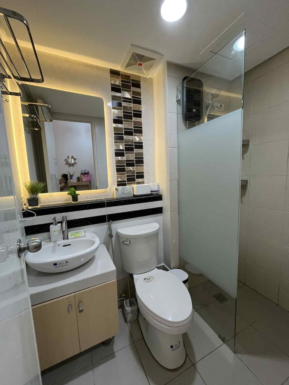 Shower, Toilet, Bathroom, towels
