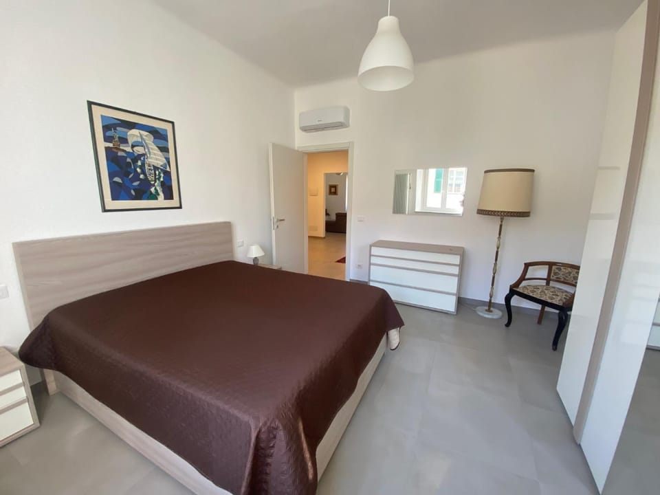 Bed, Photo of the whole room, Bedroom, air conditioner