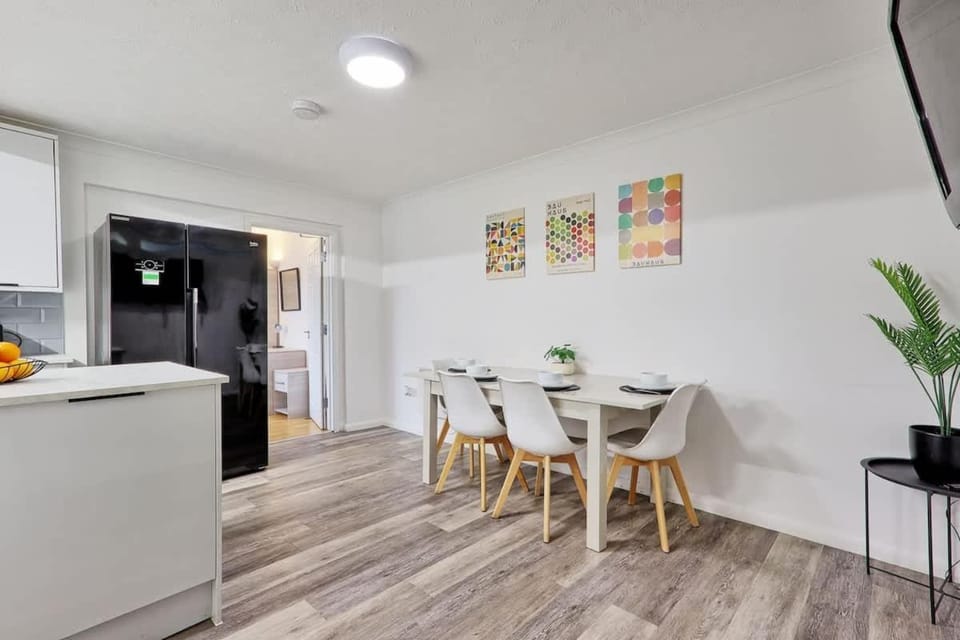 Surehaven Stays 6 Bedroom House Great for Teams House in Colchester