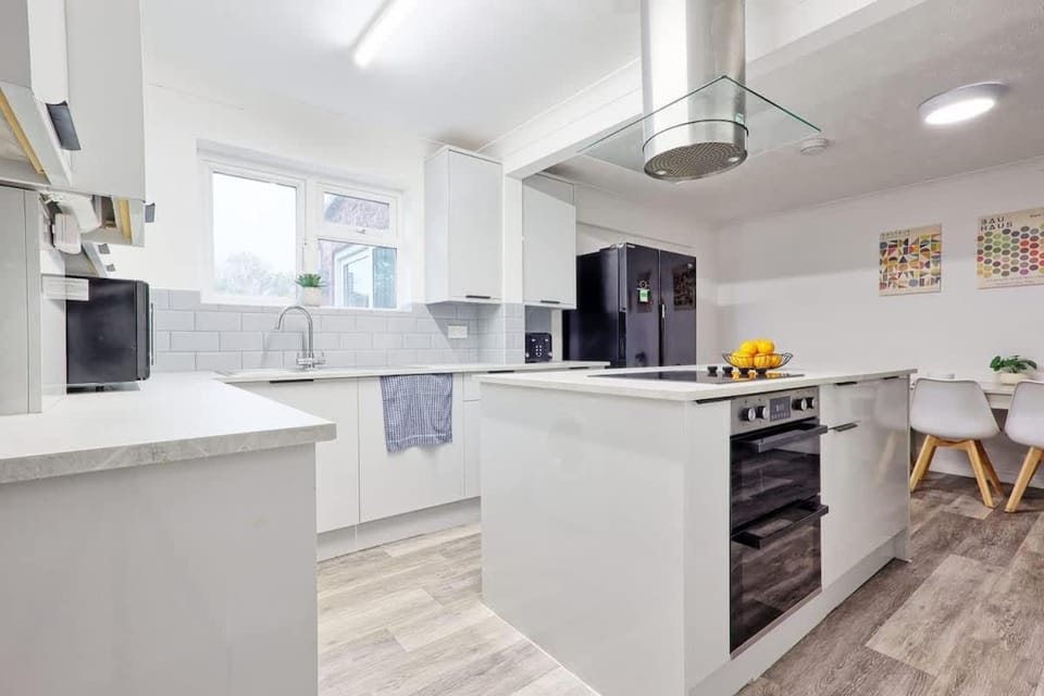 Surehaven Stays 6 Bedroom House Great for Teams House in Colchester