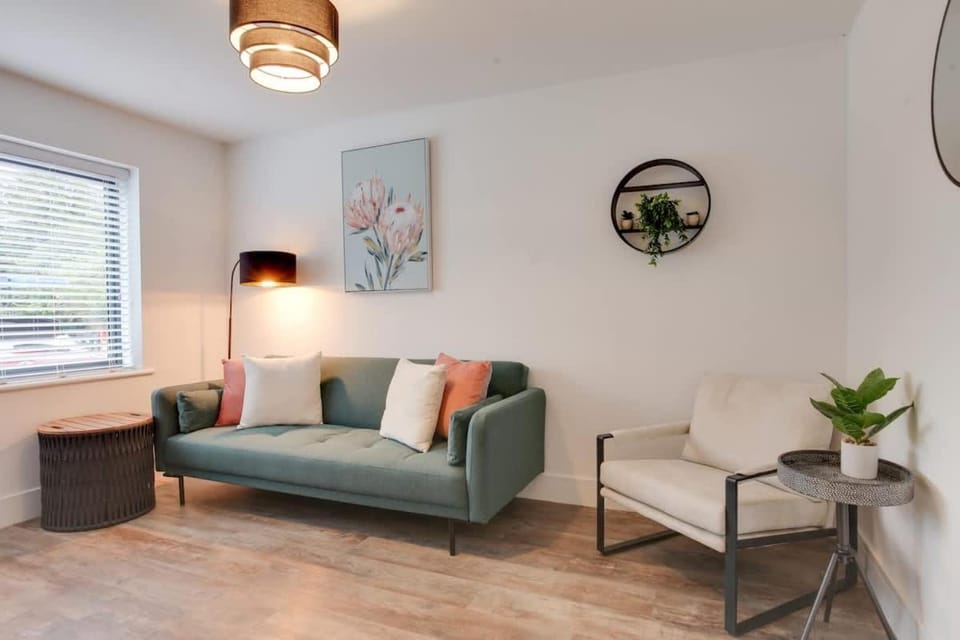 Surehaven Stays 4 Bedroom House Braintree House in Braintree