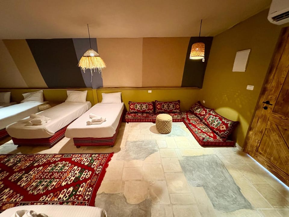 חאן השיירות- גלמפינג Campground/ 
RV Resort in South District
