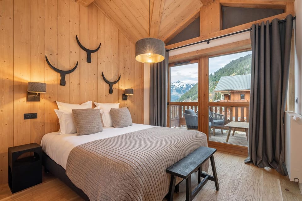 Bed, Photo of the whole room, Bedroom, Mountain view