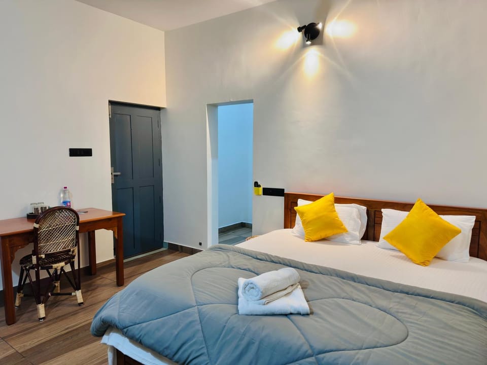 Bed, Photo of the whole room, Bedroom, towels, wardrobe