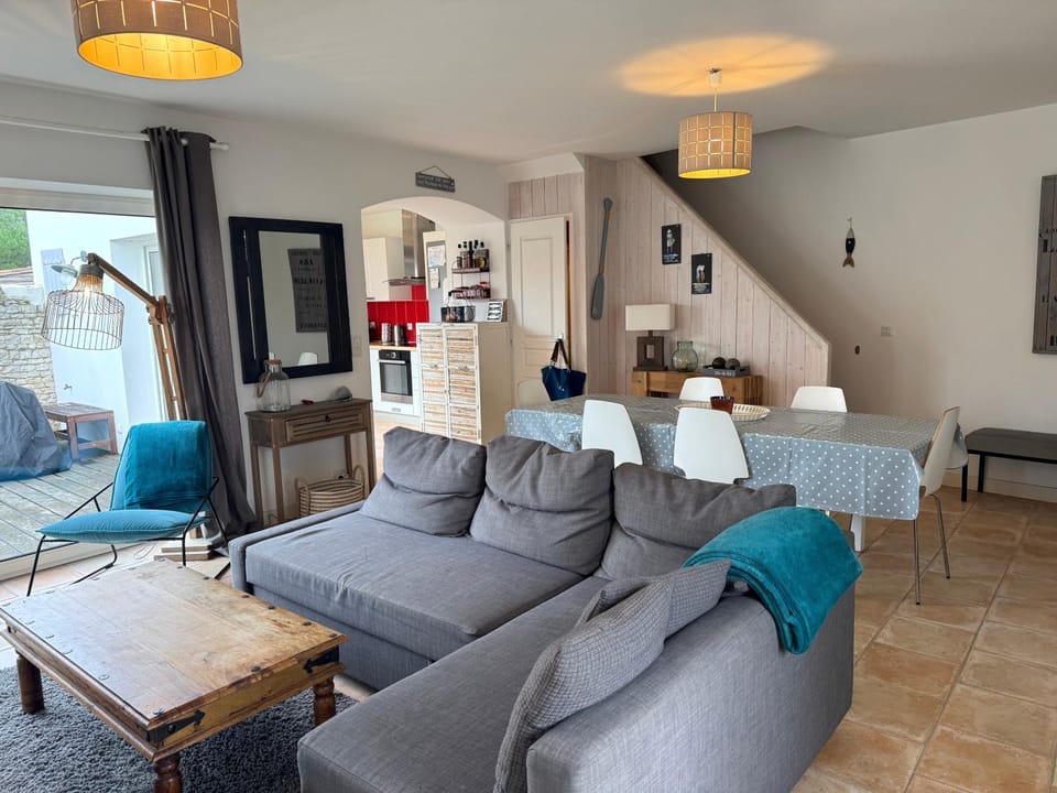 Kitchen or kitchenette, Living room, Dining area