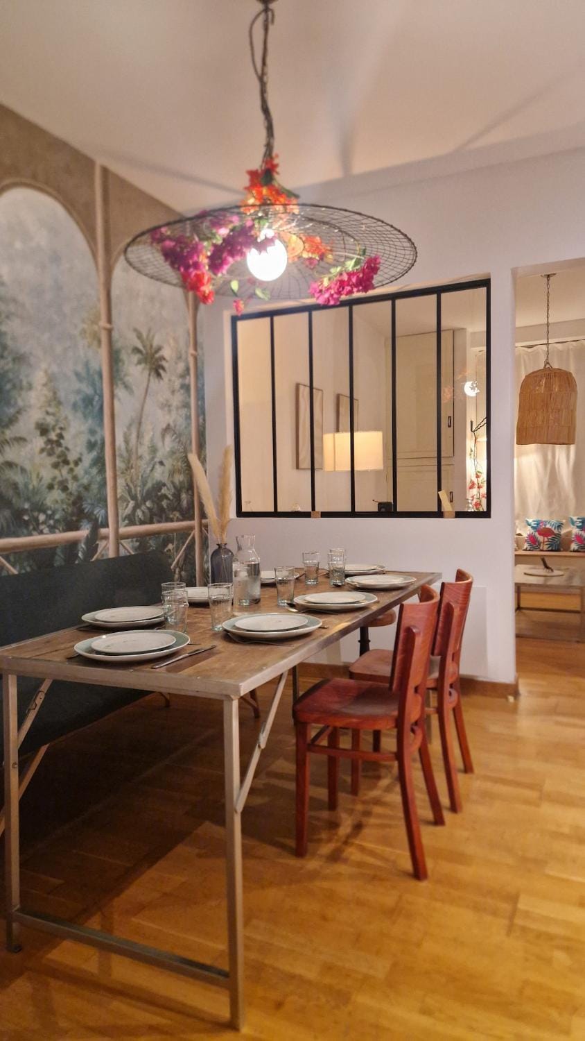 Living room, Seating area, Dining area