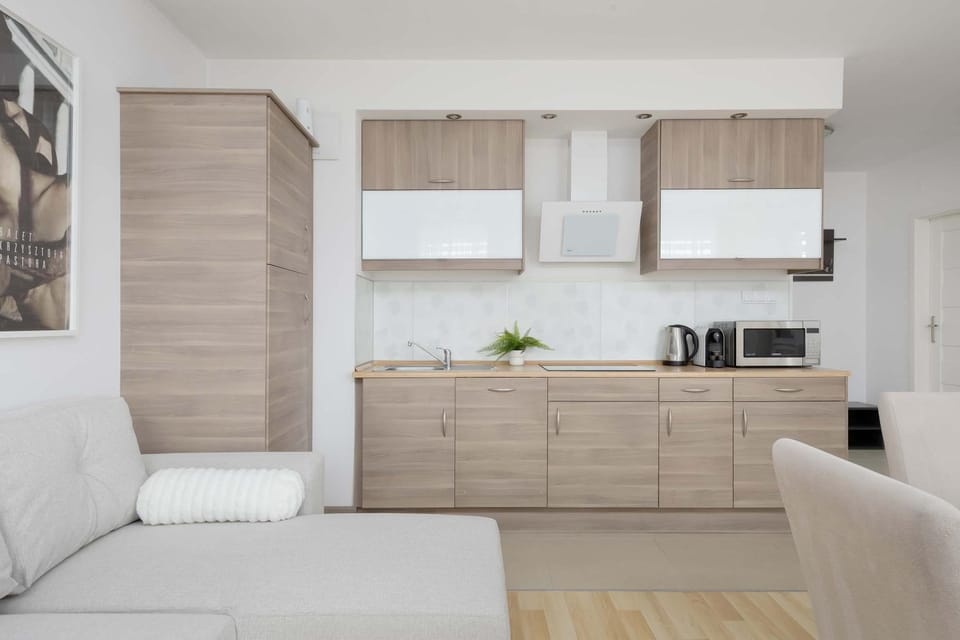 Bed, Kitchen or kitchenette, Living room, Photo of the whole room, Seating area, oven, stove