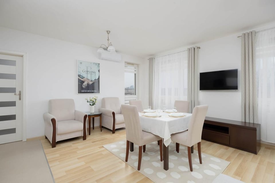 Living room, Seating area, Evening entertainment