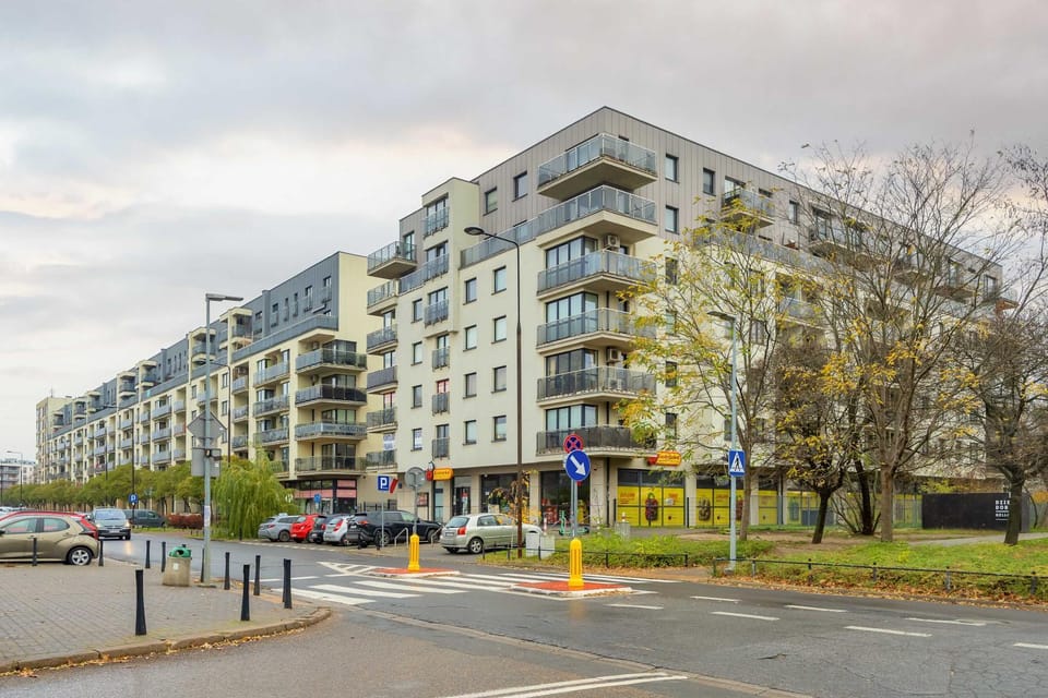 Property building, Day, Neighbourhood, Location