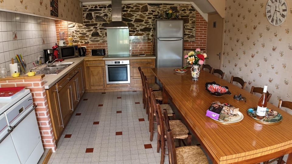 Property building, Kitchen or kitchenette, Living room