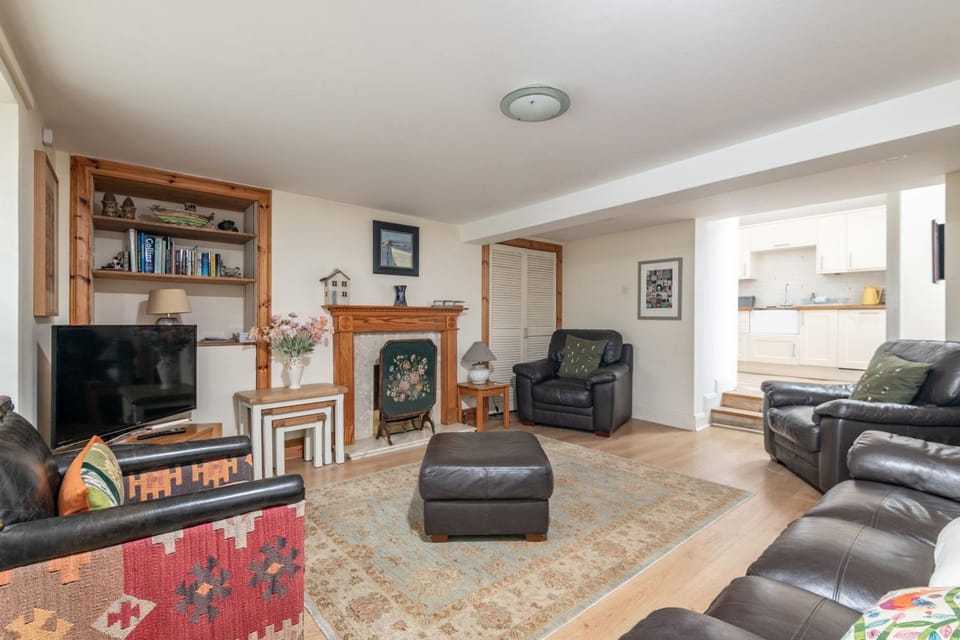 Communal lounge/ TV room, Living room